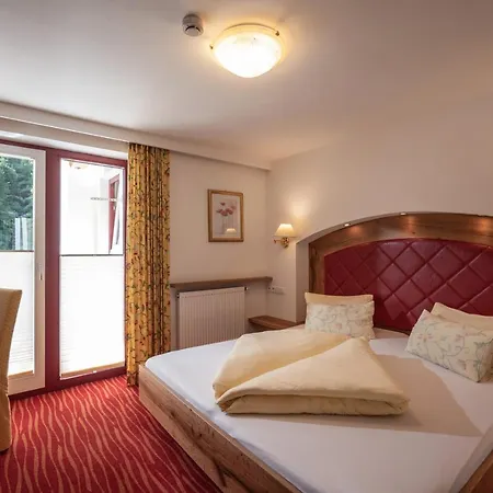 فندق Alpenrose Hotel-garni 2*