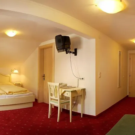 Alpenrose Hotel-garni ゲルロス