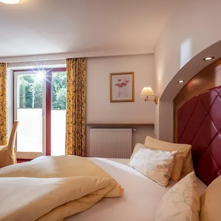 Alpenrose Hotel-garni Отель Герлос
